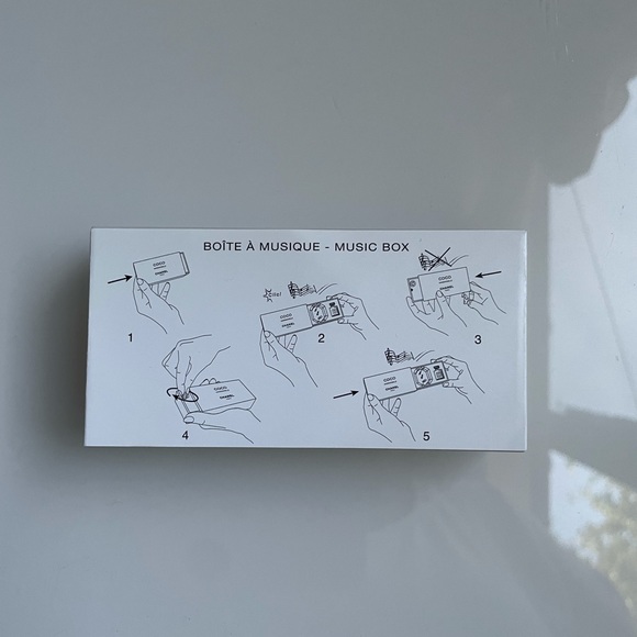 ❗️SOLD❗️CHANEL MUSIC BOX AND MINI PERFUME - Picture 4 of 6